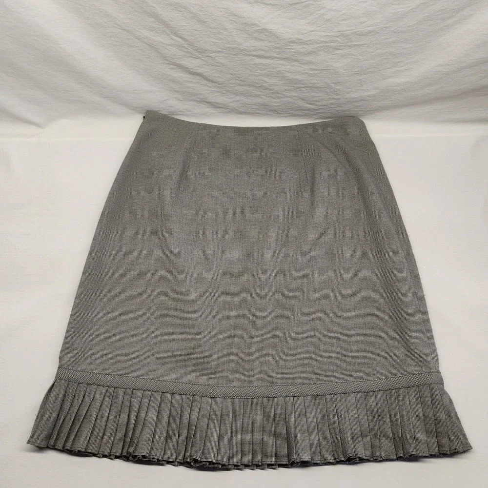 Larry Levine Stretch Womens 10 Houndstooth Black/Gray Pleated Bottom Skirt‎